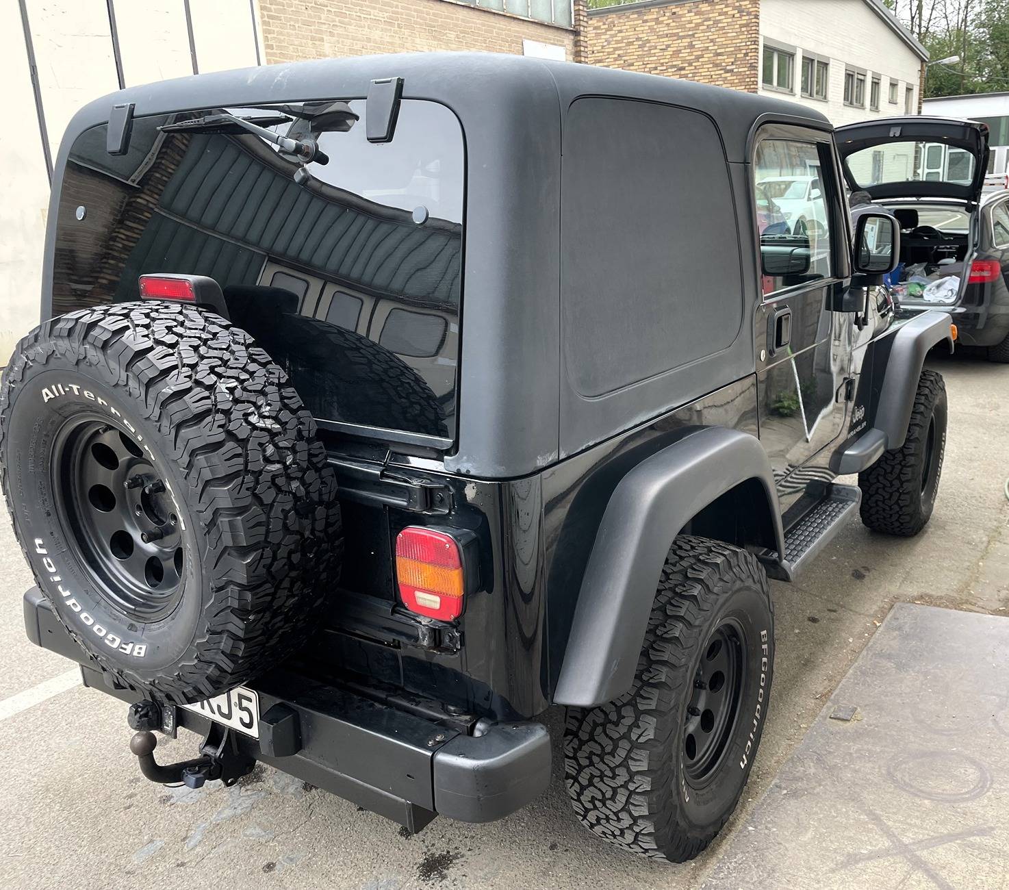 Jeep Gladiator Has anyone kept their stock tires (33’s/Mojave/Rubicon etc) and swapped them on new wheels? IMG_7649.JPG