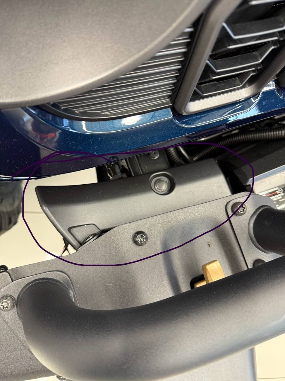 Jeep Gladiator Winch - new factory one included 2024 vs 2022 non included winches IMG_5459