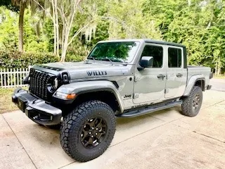 Jeep Gladiator ReadyLift 2.5 SST and Rake on SPORT trim level j