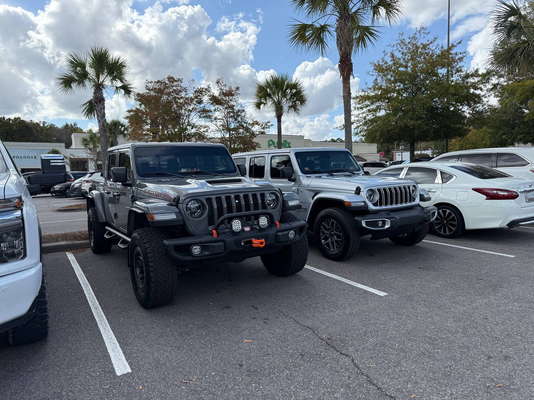 Jeep Gladiator Jeeps Parking Next To Jeeps IMG_0593