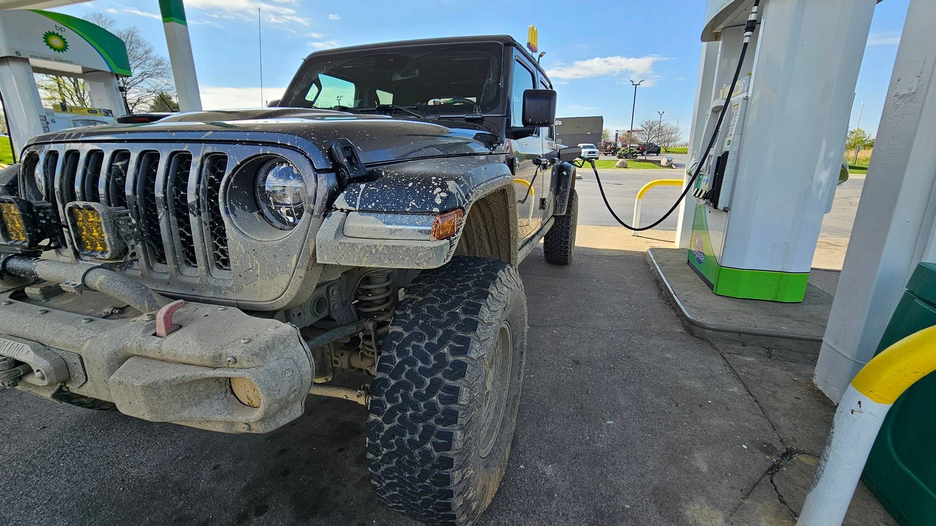 Jeep Gladiator Raised white letters or BSW? 1730481729742-ym