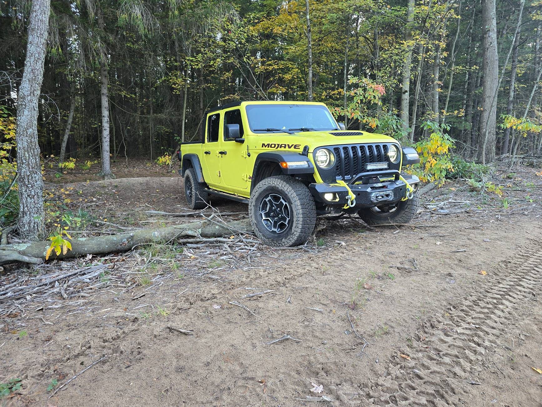 Jeep Gladiator HIGH VELOCITY YELLOW Gladiator JT Club 20241018_181833