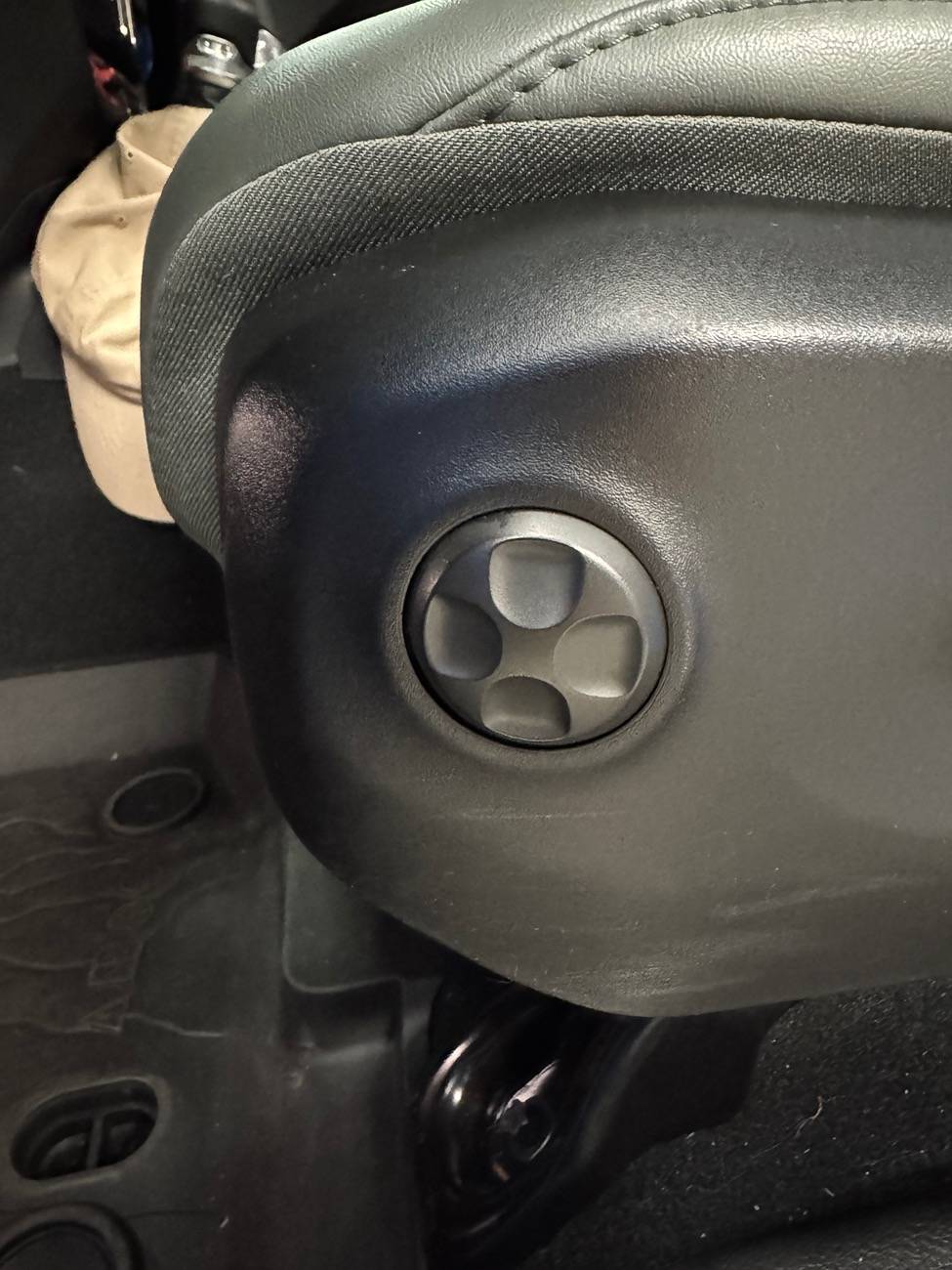 Jeep Gladiator Power Seats / Lumbar Operation IMG_1511