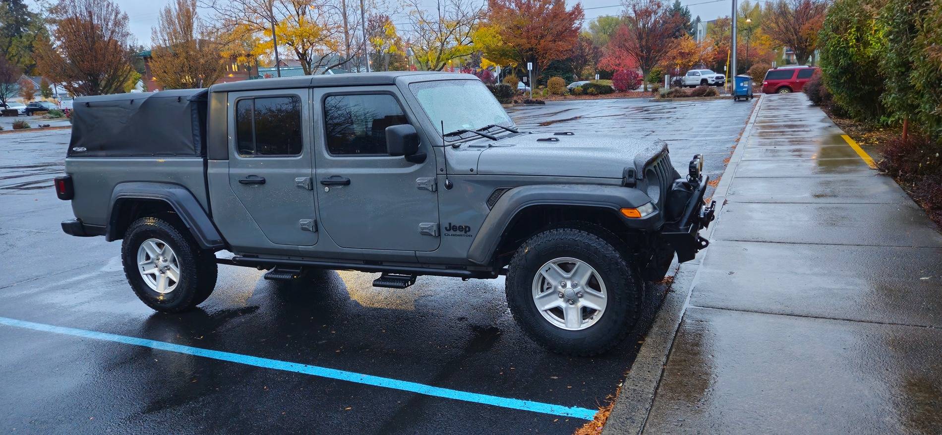 Jeep Gladiator 285/75/17s installed 20241102_074716