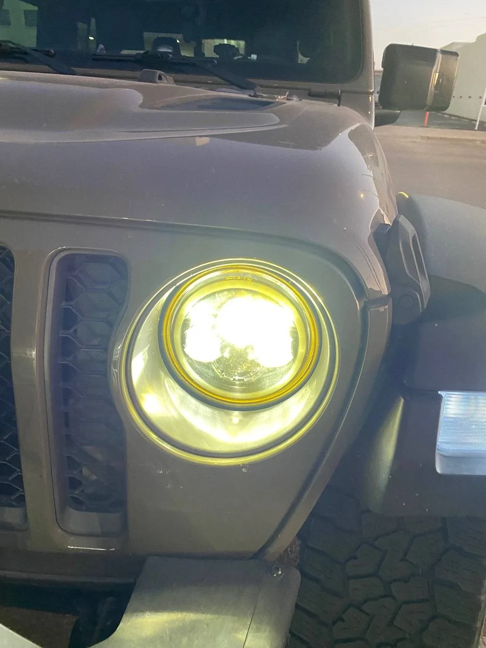 Jeep Gladiator Dim bright lights IMG_9005