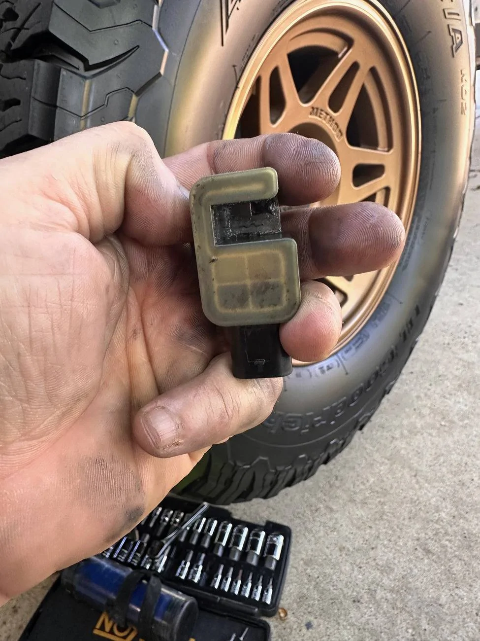 Jeep Gladiator Rear axle locker light flashing IMG_2226