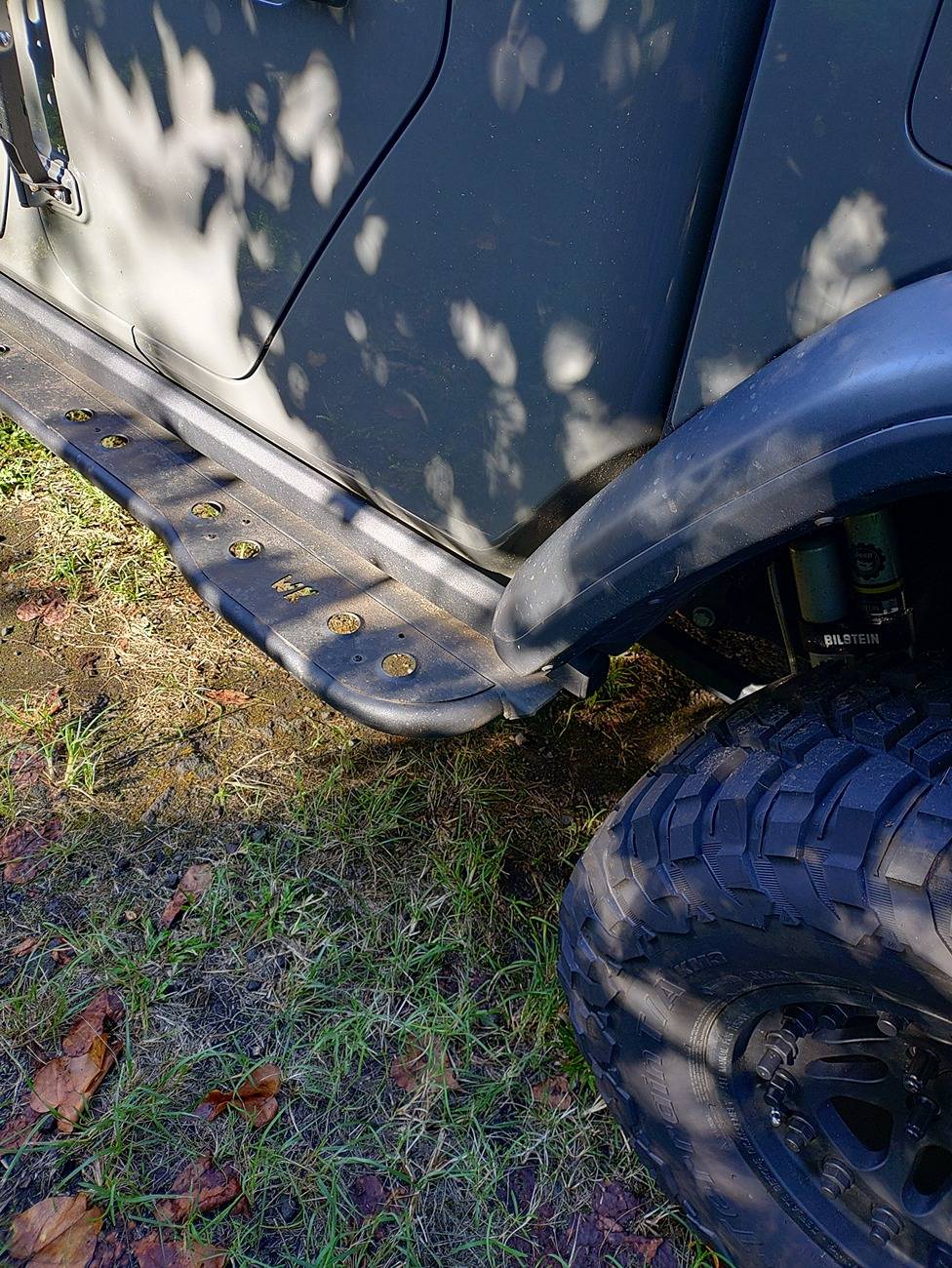 Jeep Gladiator White Knuckle Sliders with Rocker Guards or with Rubi Rails Lucy - Dr R.JPG
