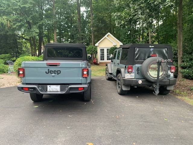 Jeep Gladiator Jeeps Parking Next To Jeeps jeeps2