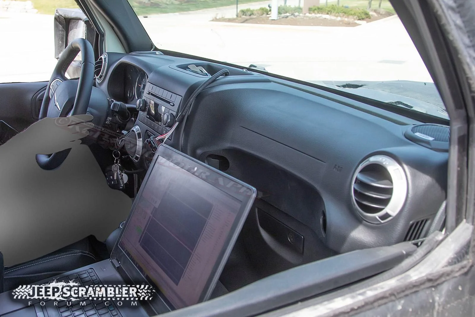 Jeep Gladiator Jeep Gladiator pickup spied close-up, with first interior look JeepScrambler.int02.KGP.ed