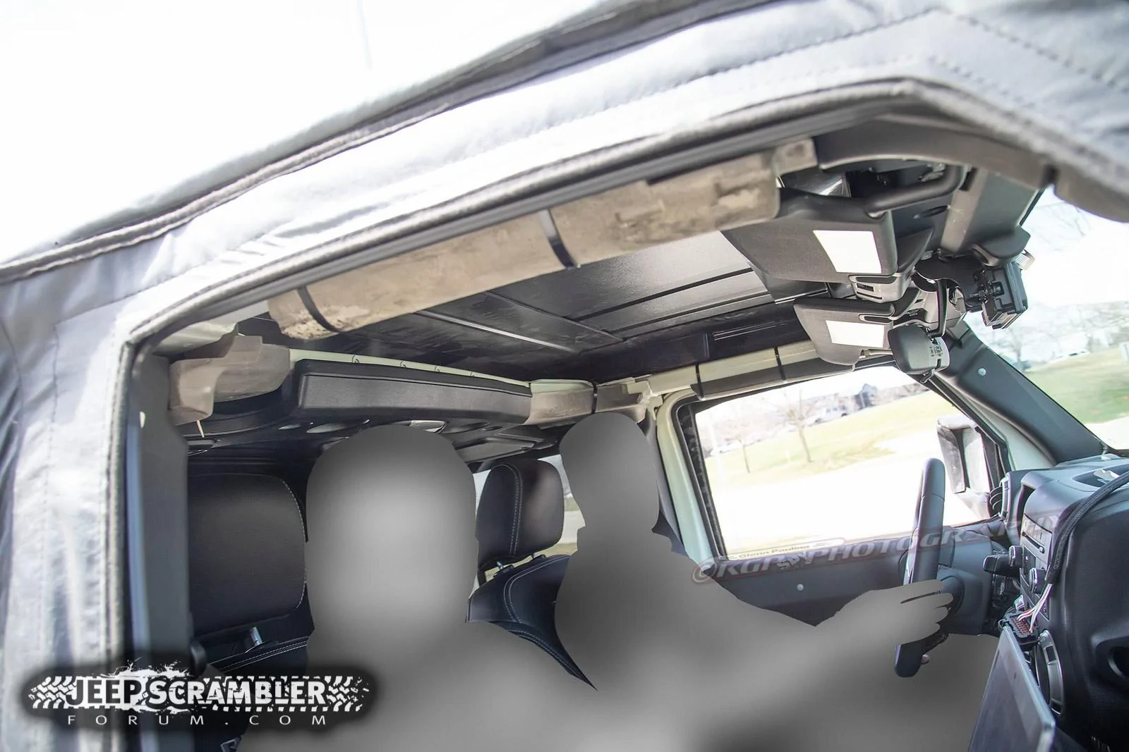 Jeep Gladiator Jeep Gladiator pickup spied close-up, with first interior look JeepScrambler.int05.KGP.ed