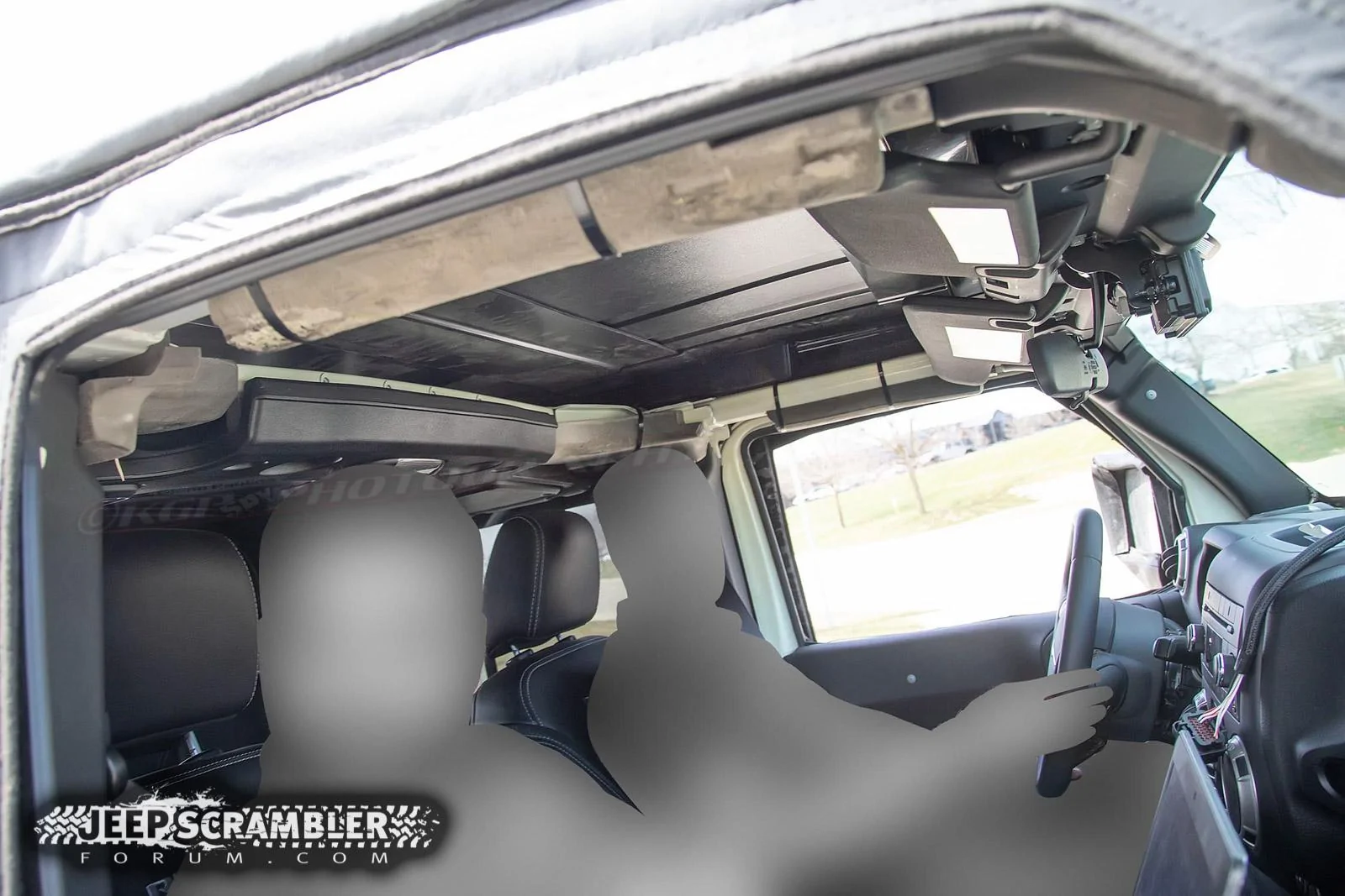 Jeep Gladiator Jeep Gladiator pickup spied close-up, with first interior look JeepScrambler.int06.KGP.ed