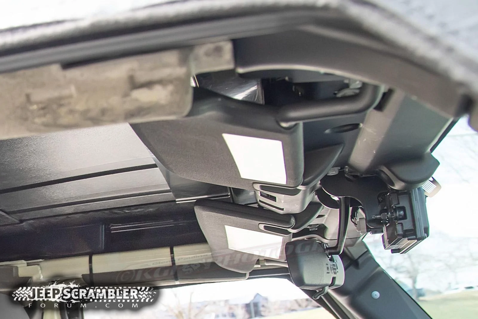 Jeep Gladiator Jeep Gladiator pickup spied close-up, with first interior look JeepScrambler.int09.KGP.ed