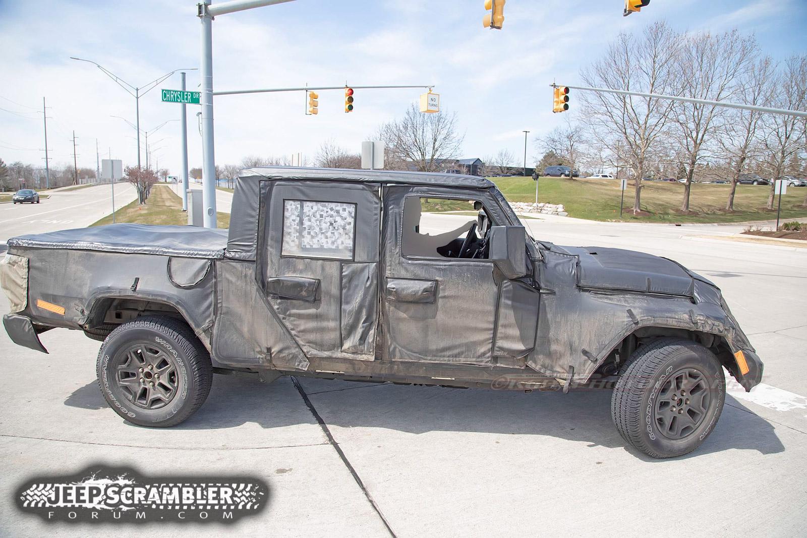 Jeep Gladiator Jeep Gladiator pickup spied close-up, with first interior look JeepScrambler.int12.KGP.ed