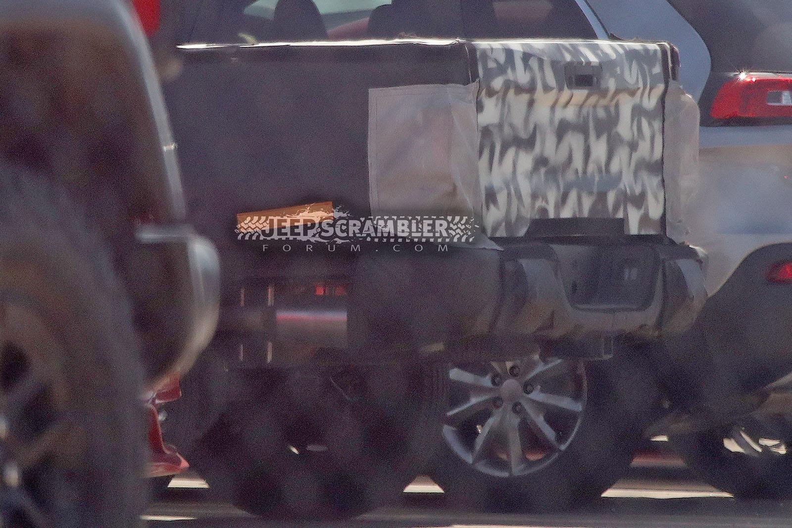 Jeep Gladiator Spied: JT Jeep Gladiator Pickup tailgate comes into better view Jeep-Pickup-JT-Scrambler_Tailgate_001