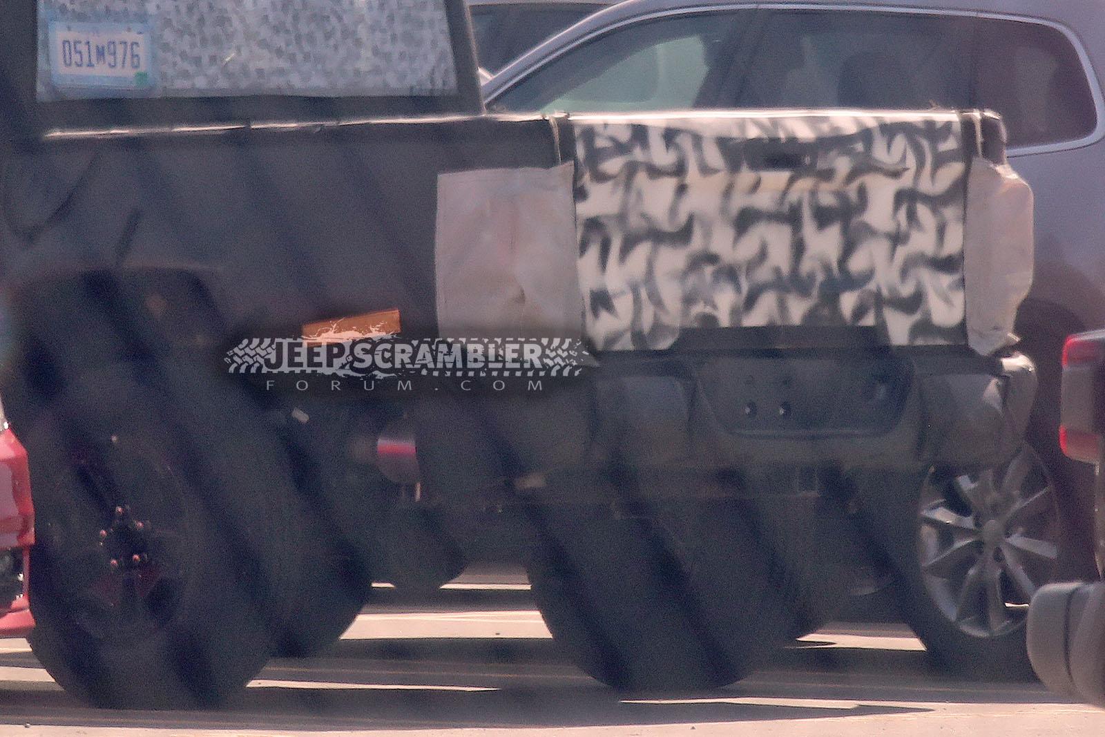 Jeep Gladiator Spied: JT Jeep Gladiator Pickup tailgate comes into better view Jeep-Pickup-JT-Scrambler_Tailgate_003