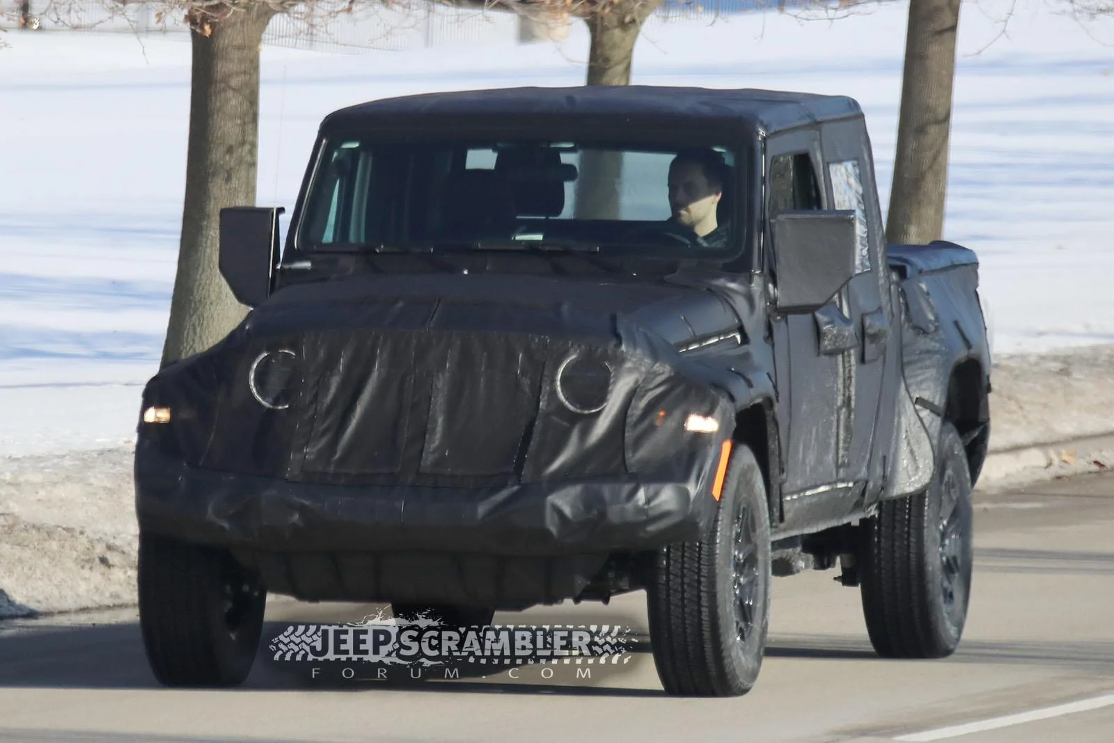 Jeep Gladiator Spied: JT Jeep Gladiator Pickup tailgate comes into better view Jeep-Pickup-JT-Scrambler_Tailgate_004