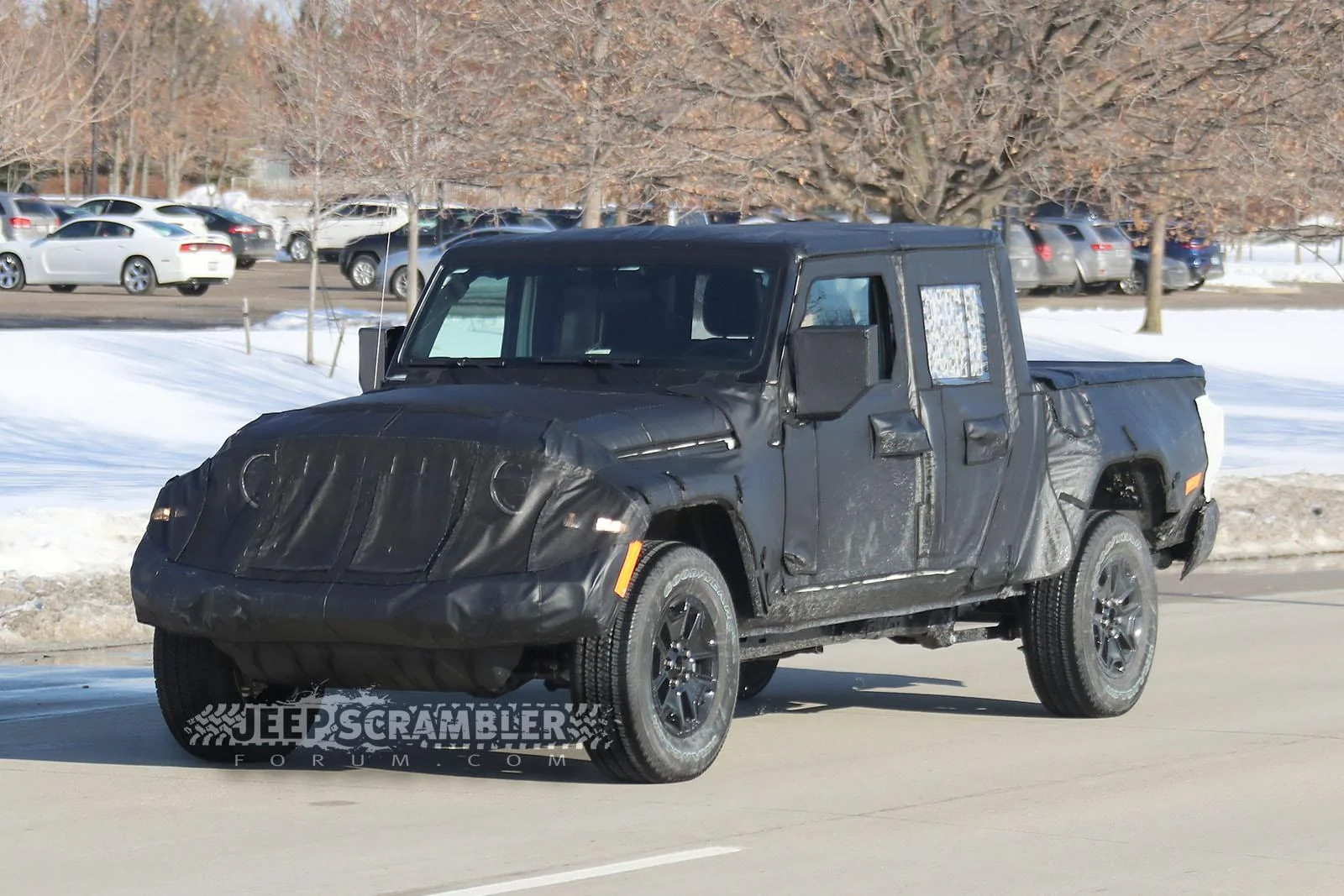 Jeep Gladiator Spied: JT Jeep Gladiator Pickup tailgate comes into better view Jeep-Pickup-JT-Scrambler_Tailgate_006