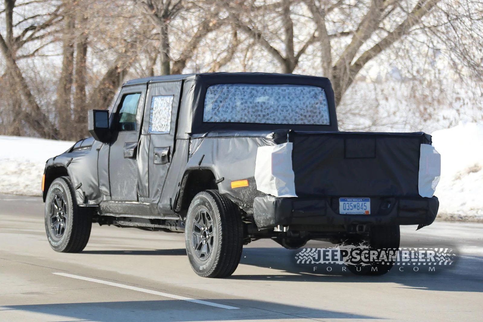 Jeep Gladiator Spied: JT Jeep Gladiator Pickup tailgate comes into better view Jeep-Pickup-JT-Scrambler_Tailgate_014