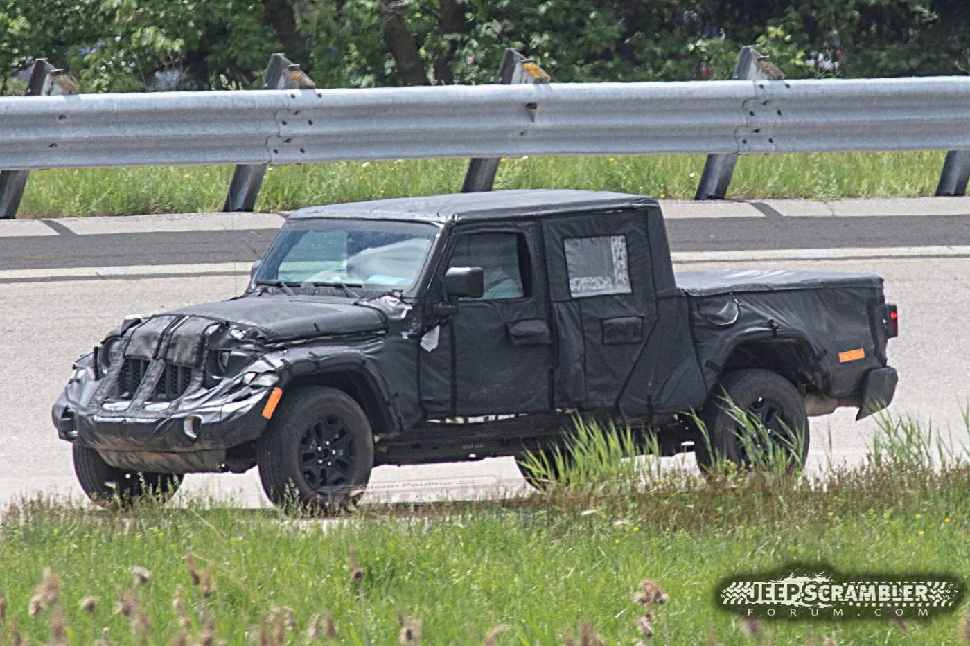 Jeep Gladiator 2020 JT Scrambler Begins Undressing, Showing Partial Grille and Lights 2019-JT-Jeep-Scrambler-Pickup-Truck-Grille-Headlights16