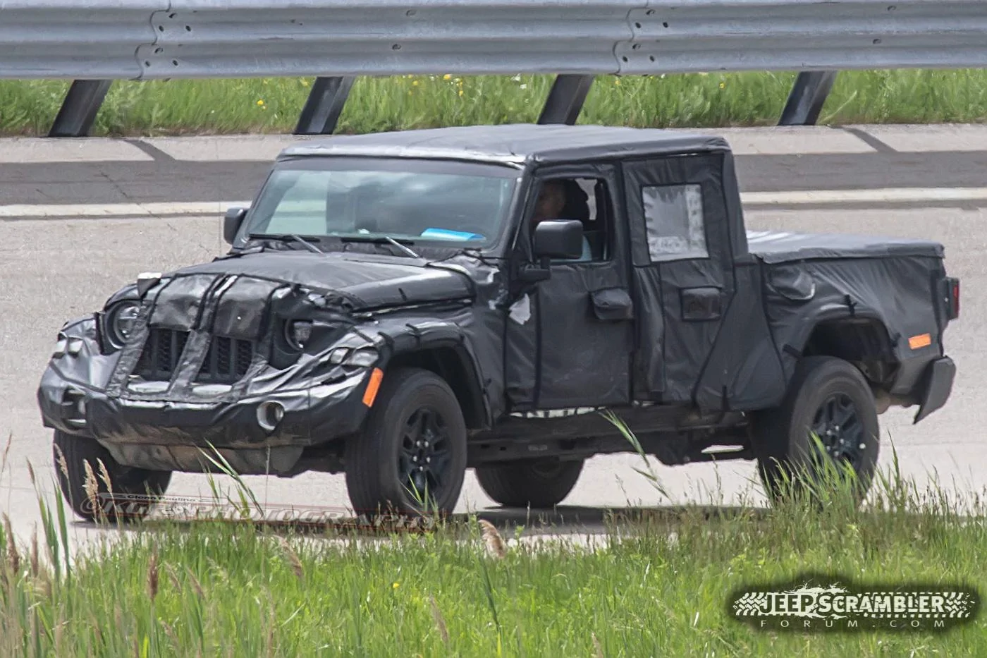 Jeep Gladiator 2020 JT Scrambler Begins Undressing, Showing Partial Grille and Lights 2019-JT-Jeep-Scrambler-Pickup-Truck-Grille-Headlights17