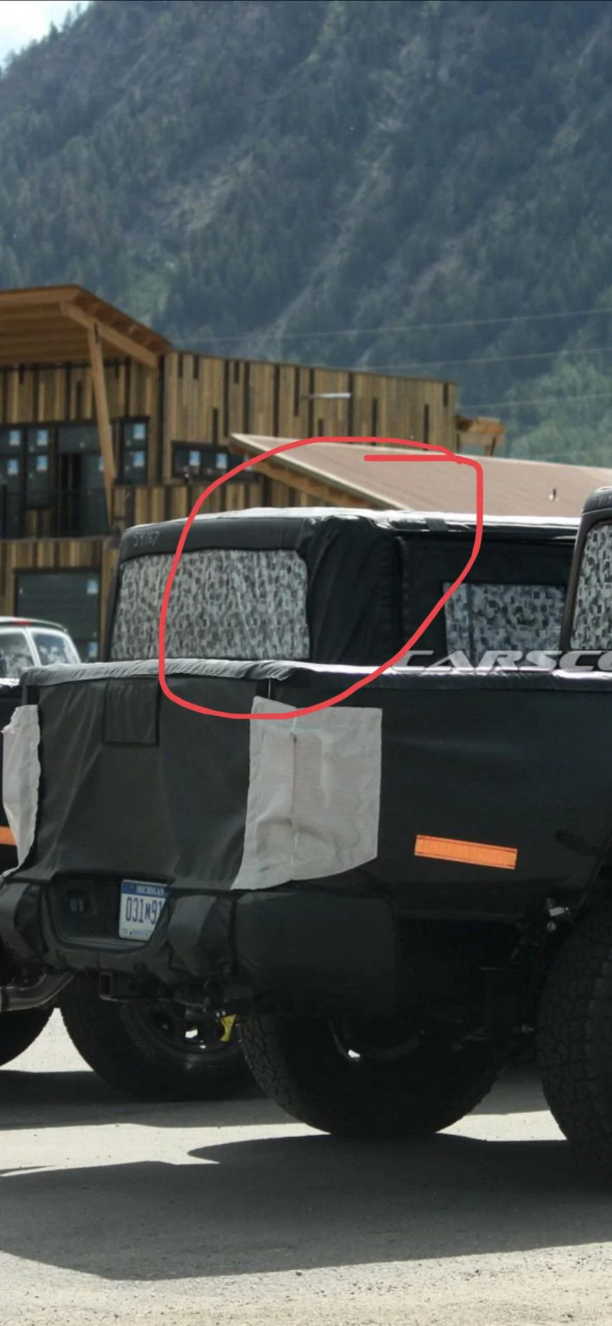 Jeep Gladiator Jeep Gladiator Pickup Truck (JT) Spy Pics and Videos! 993ECF30-DA0E-402A-98C7-FB3243CB7A20