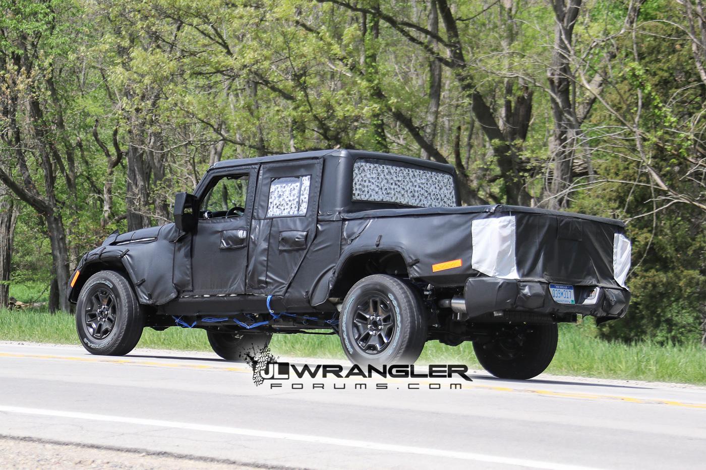 Jeep Gladiator Jeep Gladiator Pickup Truck (JT) Spy Pics and Videos! 2019-jt-jeep-wrangler-pickup-truck-12-