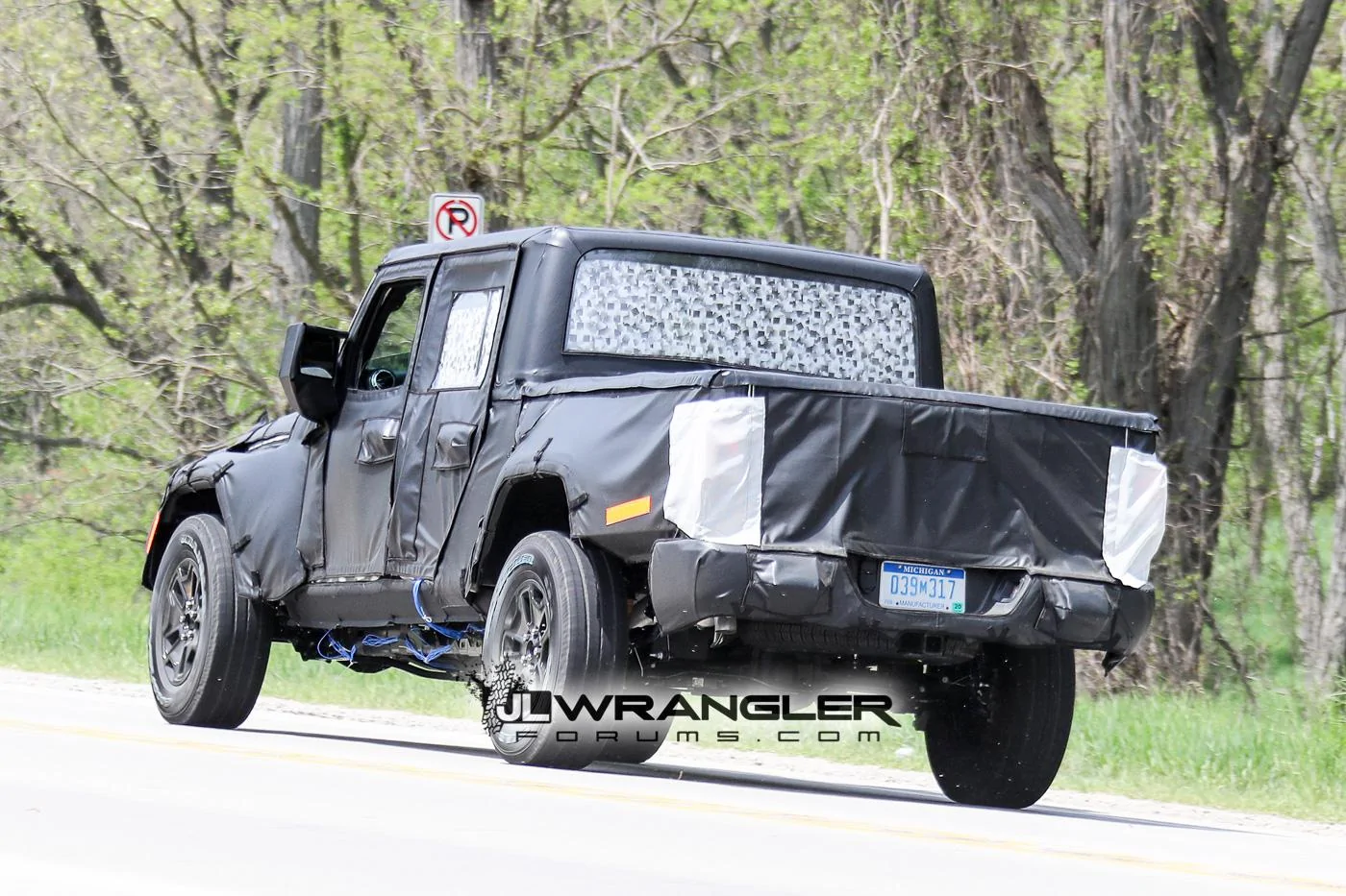 Jeep Gladiator Jeep Gladiator Pickup Truck (JT) Spy Pics and Videos! 2019-jt-jeep-wrangler-pickup-truck-14-jpg
