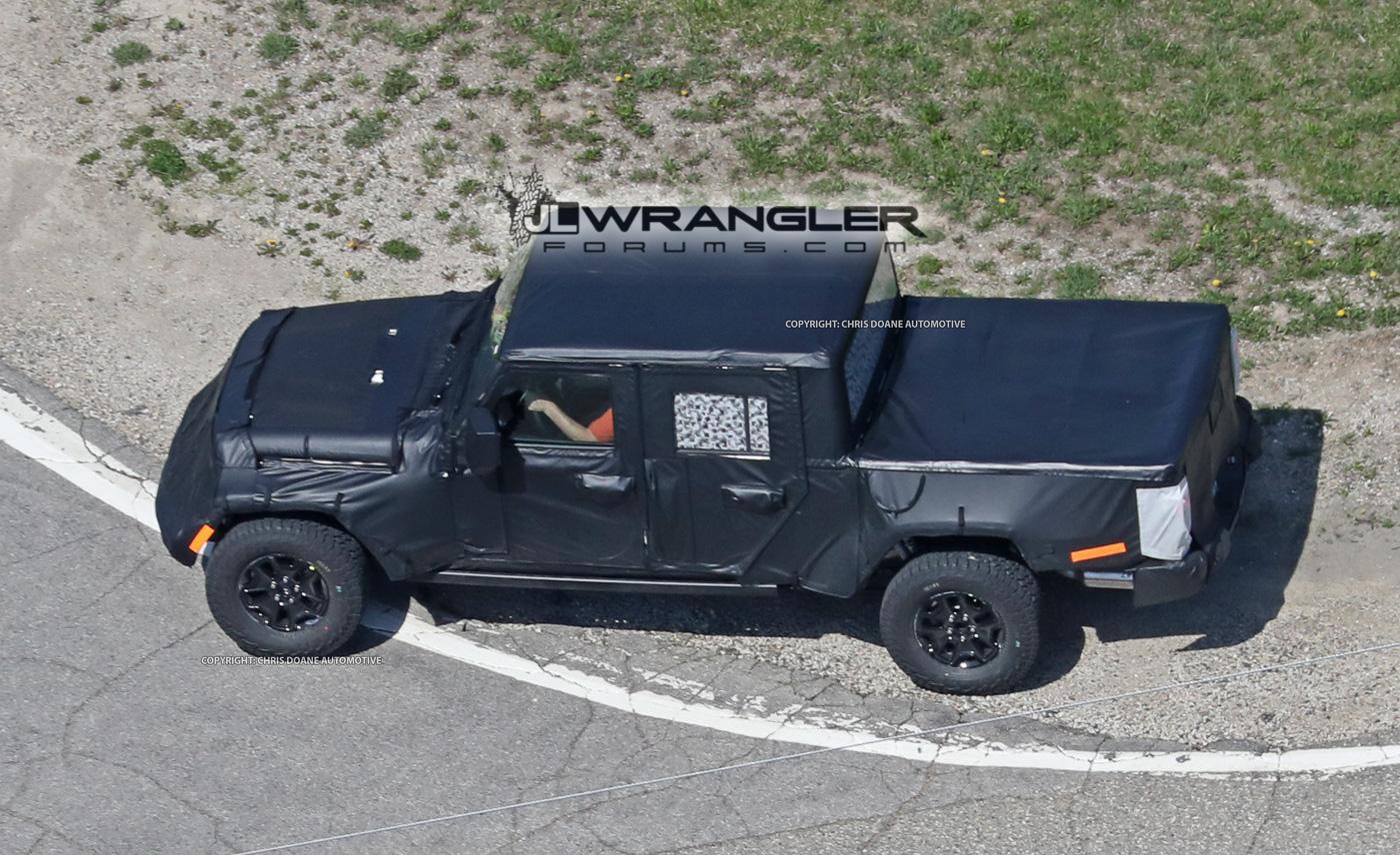 Jeep Gladiator Jeep Gladiator Pickup Truck (JT) Spy Pics and Videos! 2019-jeep-pickup-truck-4-