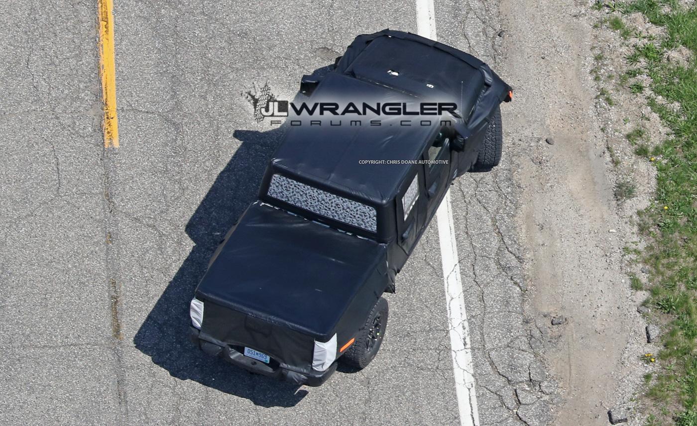 Jeep Gladiator Jeep Gladiator Pickup Truck (JT) Spy Pics and Videos! 2019-jeep-pickup-truck-12-