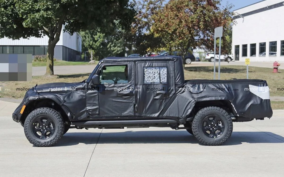 Jeep Gladiator JT spotted with new interior 34497B5D-E0F8-42C0-BE8D-D8077B5F42A2