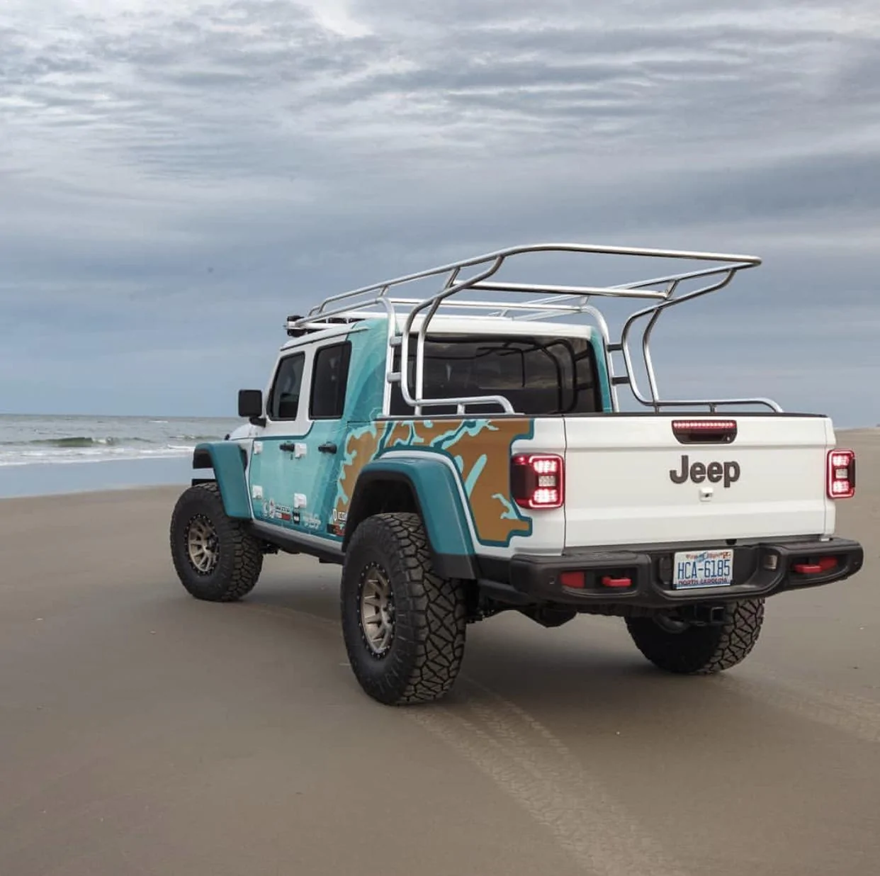 Jeep Gladiator BRIGHT WHITE Gladiator JT Club 48DBF3E4-EE6F-457F-B838-FCBD1106343F