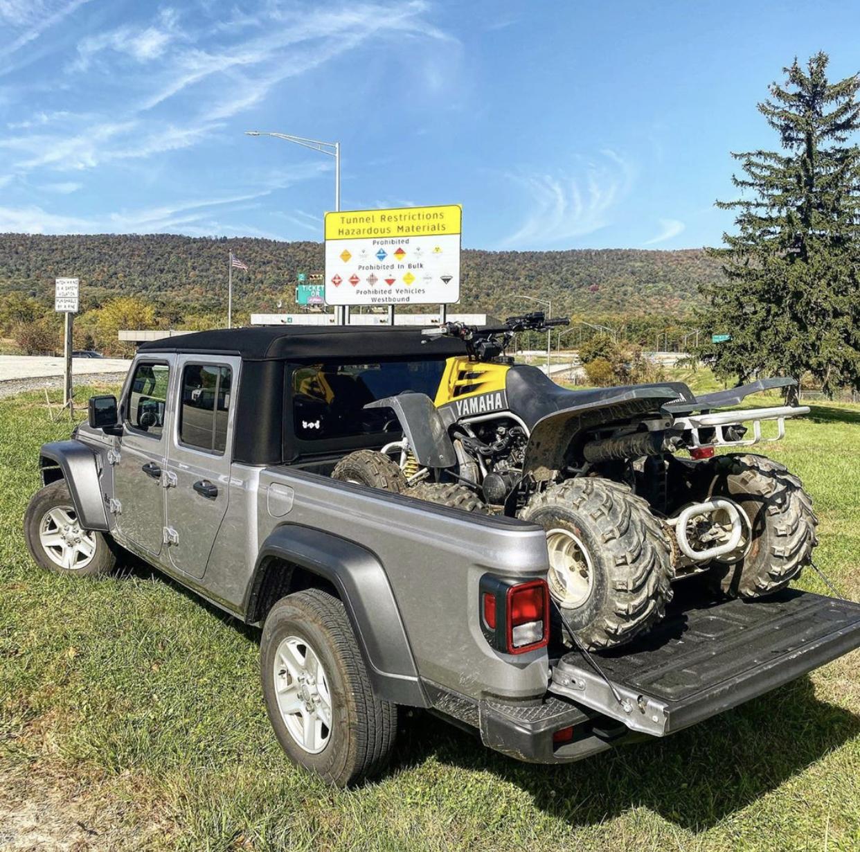 Jeep Gladiator Request: Gladiators with soft tops 6223B09C-E819-479C-ACBB-286CC5763081
