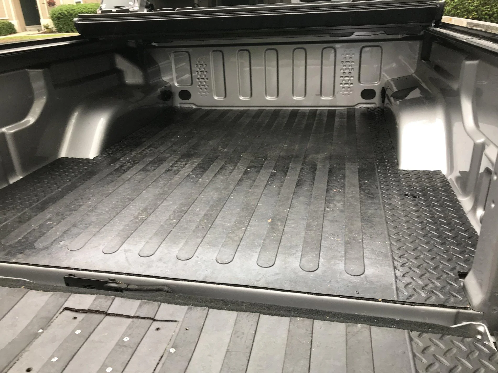 Jeep Gladiator Proper bed mat solution for those in need 1D220F04-730C-4B0A-8F4B-5B331220FF4F
