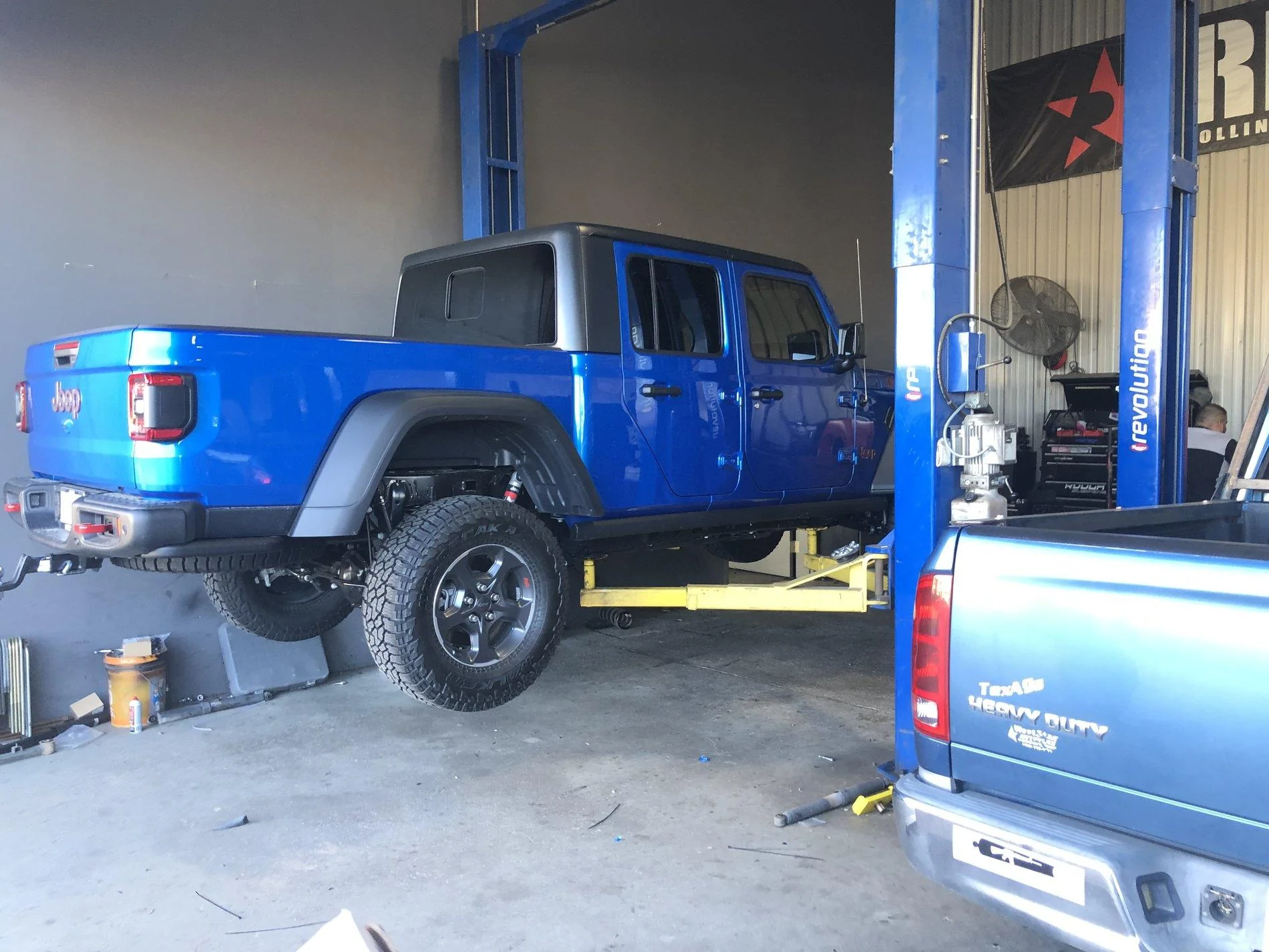 Jeep Gladiator HYDRO BLUE PEARL Gladiator JT Club 1E8BC686-A9FB-4592-8A7F-F9DE81EA7A6F