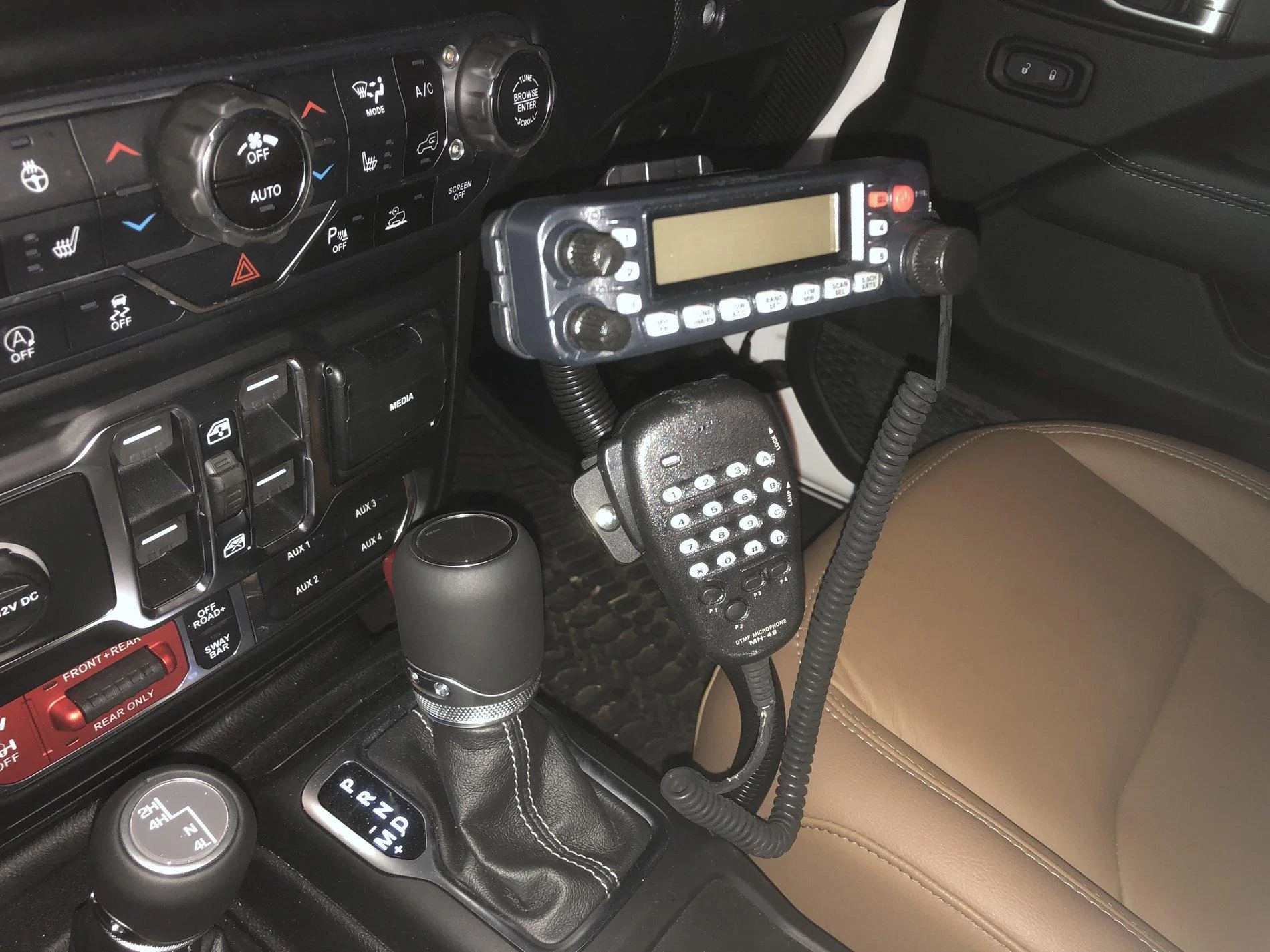 Jeep Gladiator Where will you attach a CB antenna? IMG_2248