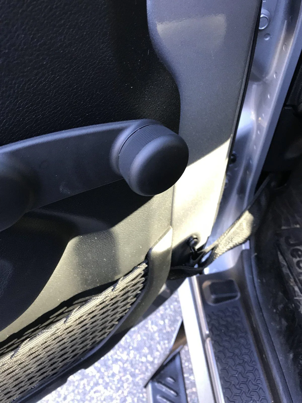 Jeep Gladiator Ordering a Base Sport, question about manual locks and windows 95A25D82-A564-4E6D-B067-2DD9A3CAECF6