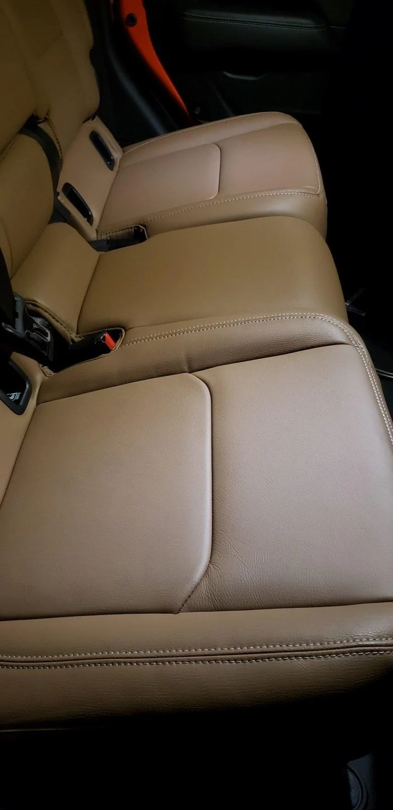 Jeep Gladiator Rear Seat Darker in the middle on Saddle 20191023_195433