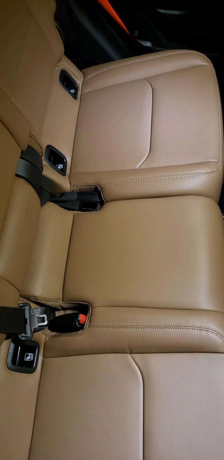 Jeep Gladiator Rear Seat Darker in the middle on Saddle 20191023_195500