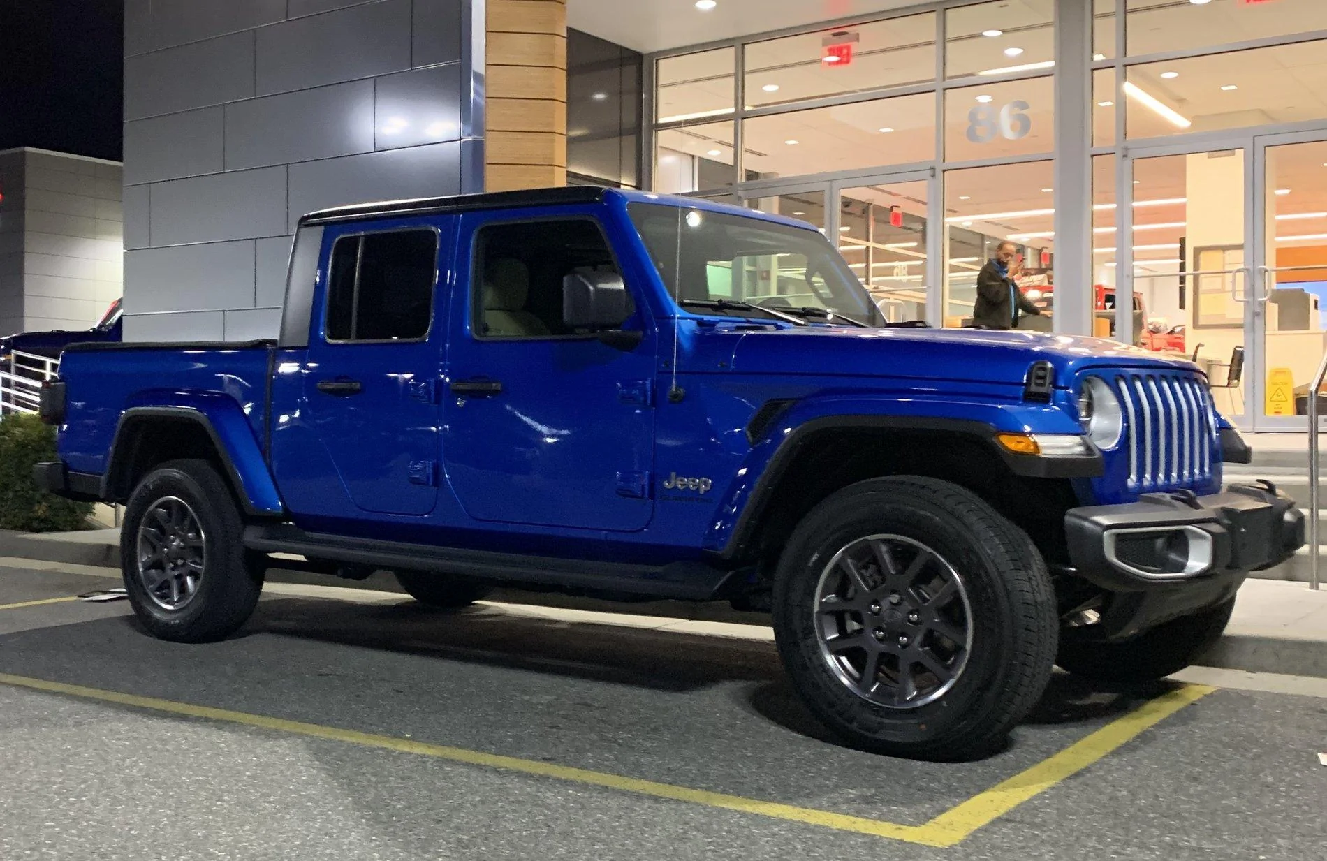 Jeep Gladiator HYDRO BLUE PEARL Gladiator JT Club 36846A4D-08AA-434A-9237-4716CDFDBB28