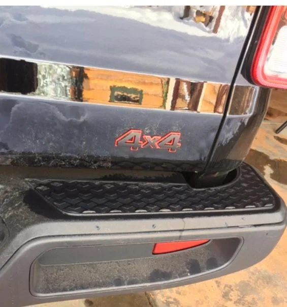 Jeep Gladiator Anyone thought about removing the tailgate sport decal? 4by4