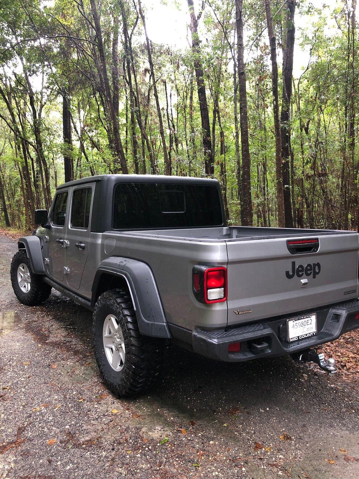 Jeep Gladiator BILLET SILVER Gladiator JT Club rearwoods