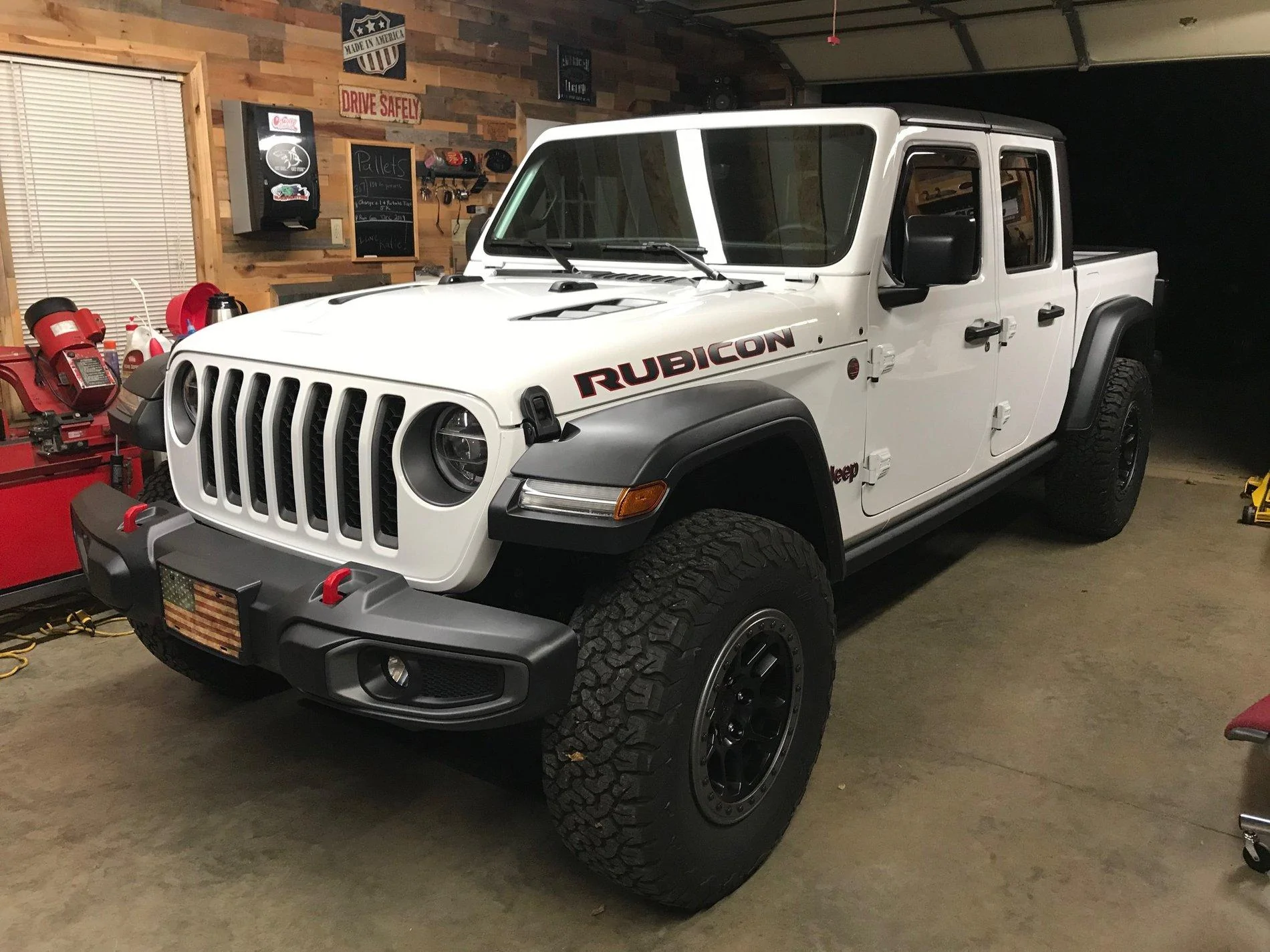 Jeep Gladiator FSBO:  Complete Factory Rubicon White Grill A52896EF-B6BA-46FE-80F7-939819513C6E