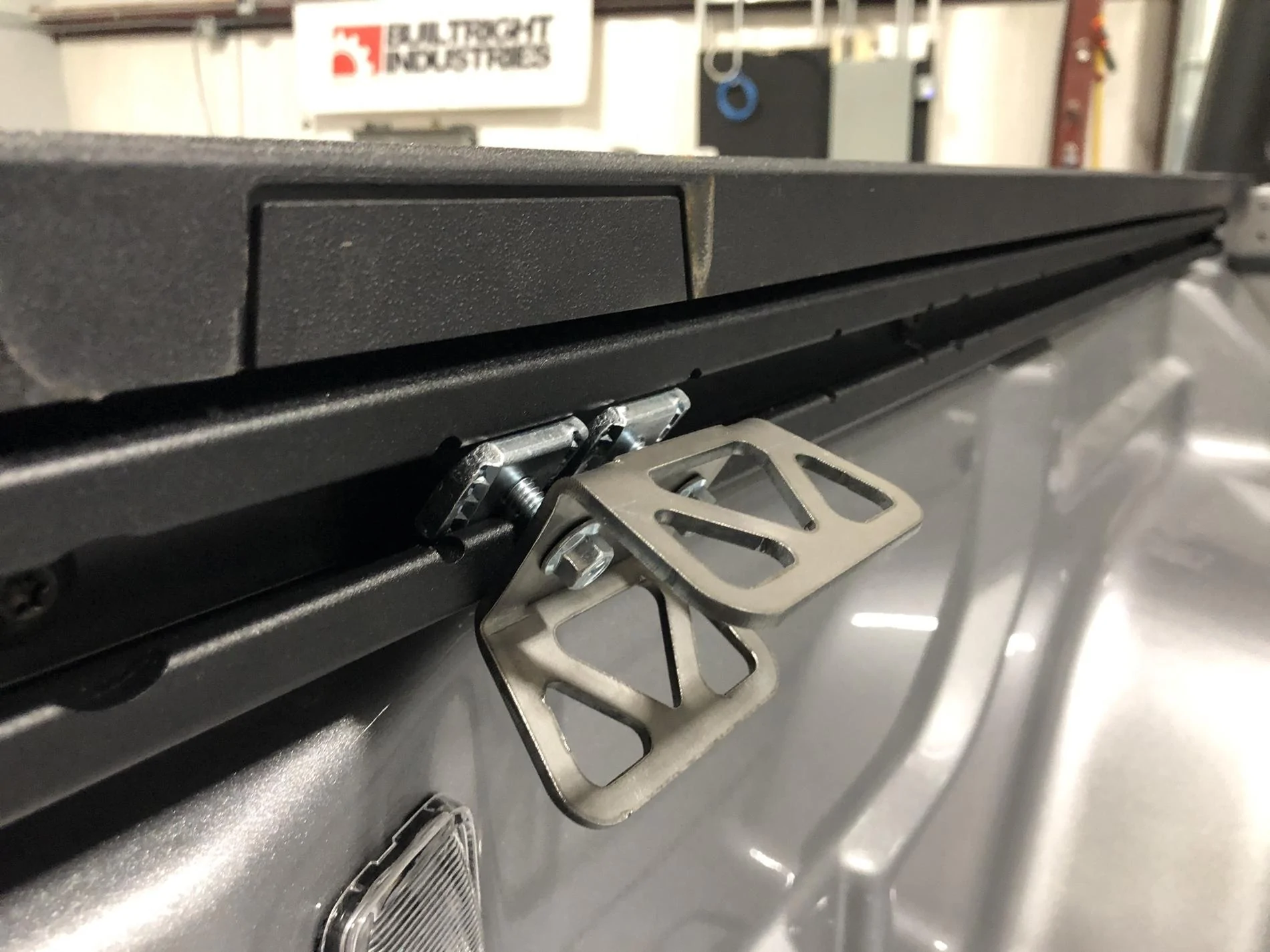 Jeep Gladiator BuiltRight Industries Utility Rail System - A $230 Mopar Trail Rail Alternative 7yrHevE