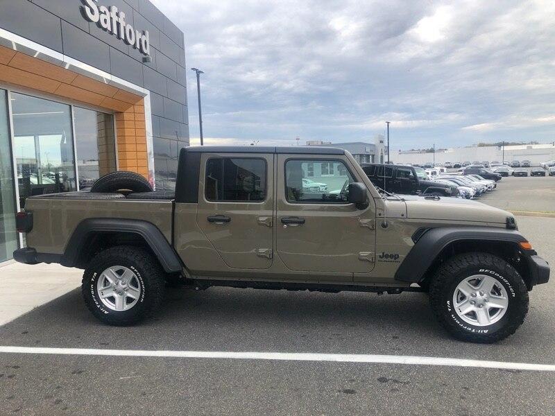 Jeep Gladiator Spotted: GATOR vs GOBI Gladiator! image952