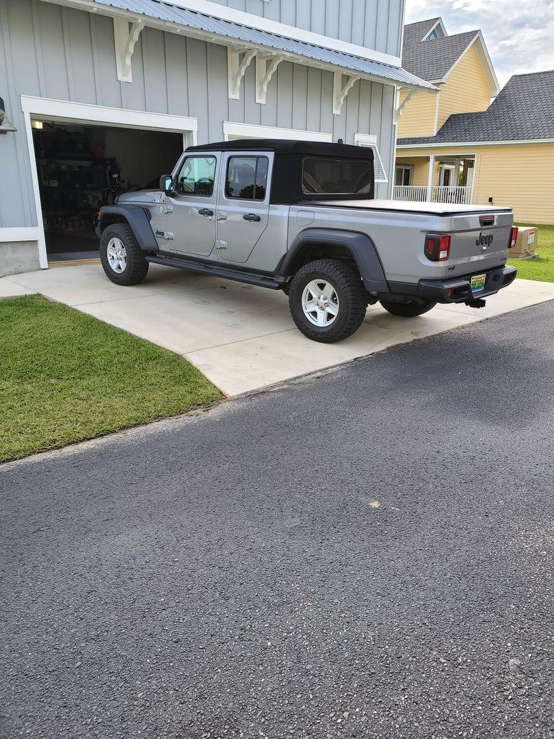 Jeep Gladiator bigger tires on unlifted Sport S 20191024_142930_zps3e4aitqb