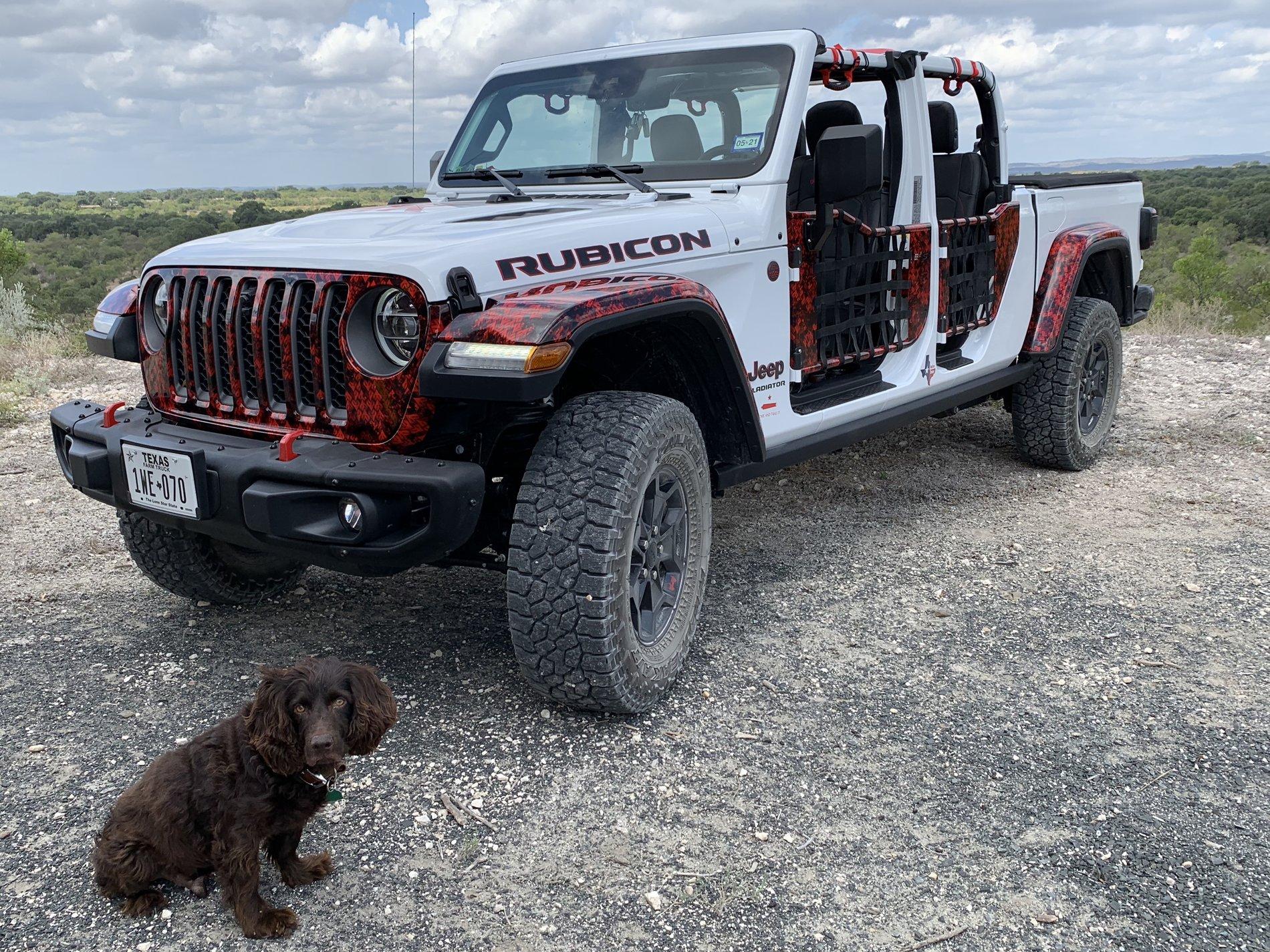 Jeep Gladiator Custom tailgate JEEP logo trim color PXIz15hpTgGp2%usp1B3DA