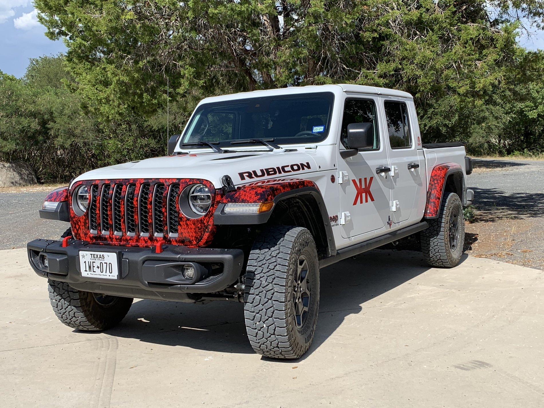 Jeep Gladiator Custom tailgate JEEP logo trim color kF4+RTvgQQqaJNSVPLZ6n