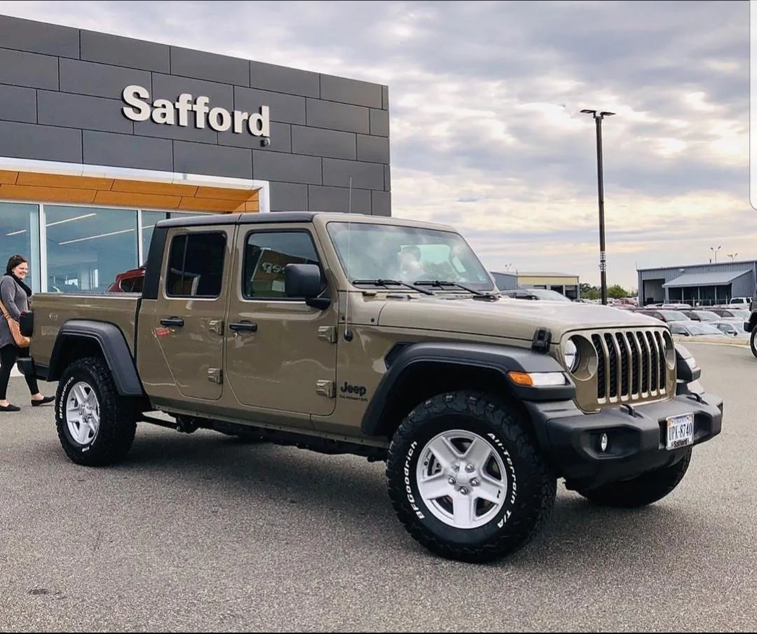 Jeep Gladiator Spotted: GATOR vs GOBI Gladiator! 20191026_142856