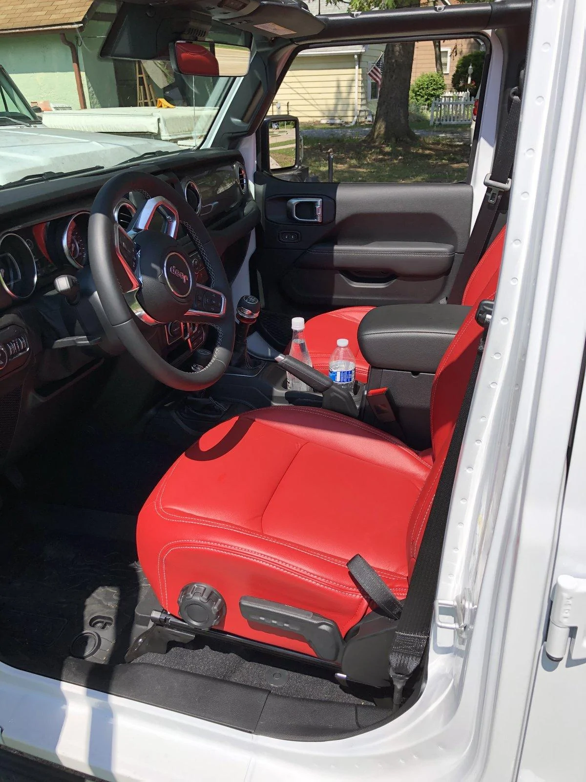 Jeep Gladiator My Red Leather Interior 7C863F35-B5E1-4DEC-865A-64615FE84029