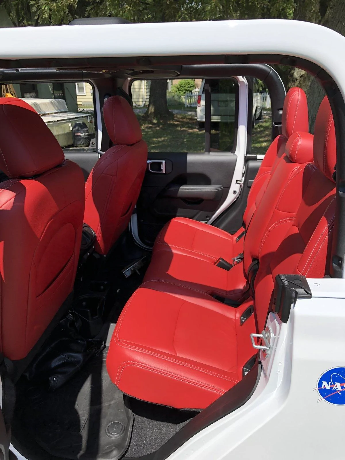 Jeep Gladiator My Red Leather Interior C9138559-2D2D-463C-8BAF-1C9A07107733